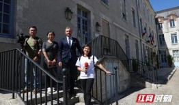 英国网红吃瓜事件视频,一场意外的网络风暴揭秘