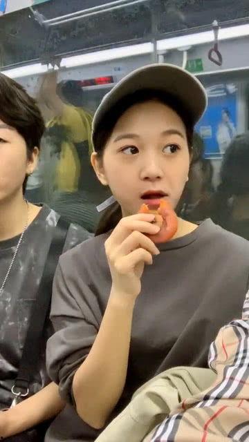 娱乐吃瓜酱地铁,娱乐吃瓜酱的趣味日常